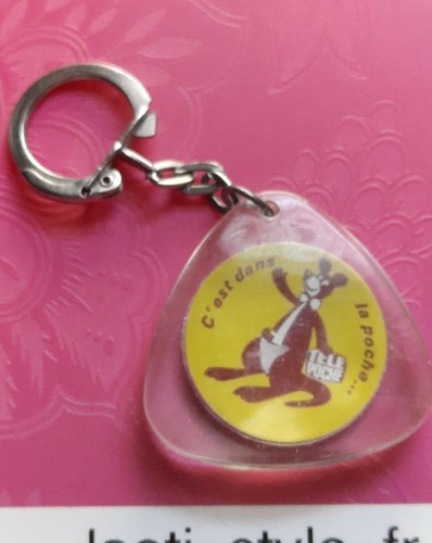 C01601 porte clé clef - , vintage