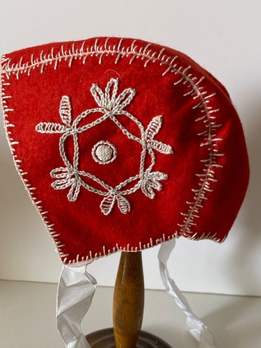 Ancien bonnet rouge brode - bonnet,