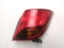 FEU ARRIÈRE GAUCHE Toyota Yaris III (P13) 2015 815610D600