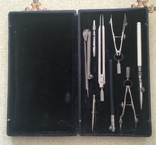 Ancienne Boîte de '' COMPAS