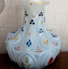 Ancien flacon bouteille petit vase XIX cristal d'opaline opalescent BACCARAT ?