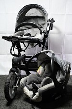 Poussette trois roues tout-terrain Bébé confort en excellent état