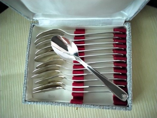 Coffret cuillères à - de,