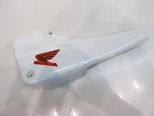 Cache carenage sous selle