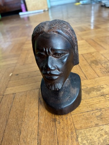 Buste africain ancien sculpté