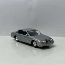 1997 97 Ford Crown Victoria Collectible 1/64 Scale Diecast Diorama Model