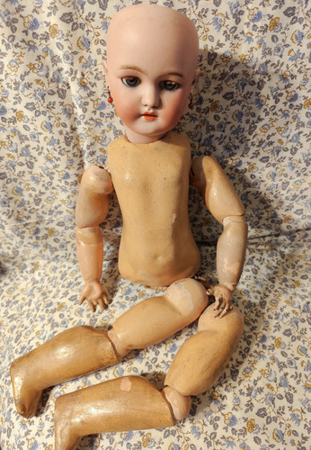 Poupée ancienne porcelaine