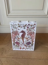 sac en carton Dior caractères