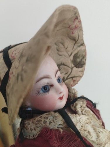 Ancienne poupée parisienne - poupée,