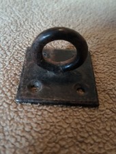 Ancien pontet de malle en fer.