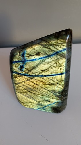 585g bloc poser labradorite - a,