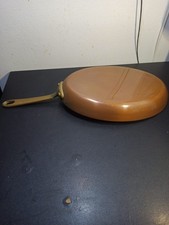 Ancienne poêle de poisson en