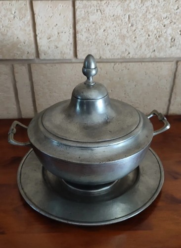 Ancienne grande soupière en - ,