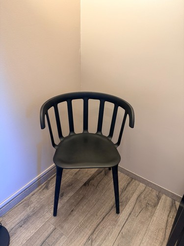 Chaise avec accoudoirs - , en