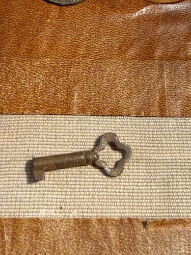 Ancienne petite cle fer - petite,