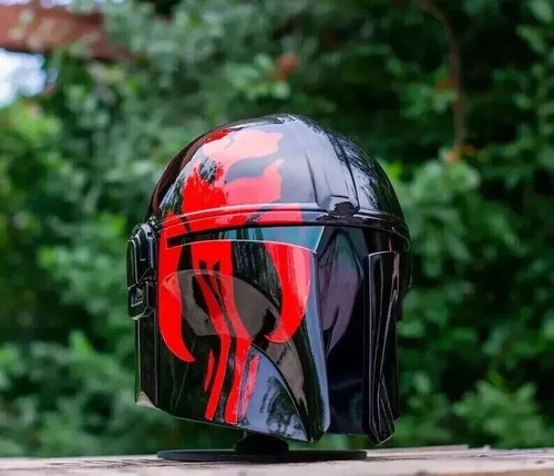Casque mandalorien noir rouge
