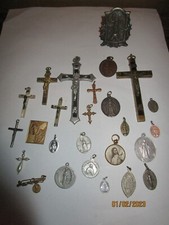 Lot d'objets religieux: croix