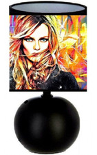 Lampe de chevet Vanessa chanteuse. Personnage Vanessa Paradis