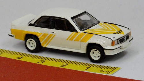 Opel ascona 400 décor jaune - opel,