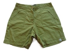 Short vert kaki. Decathlon