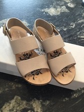 Superbe sandales cuir beige Heschung 35 tbe boite 