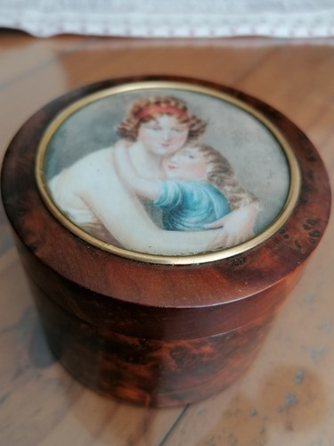 Tabatiere avec peinture - ,