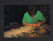 CRAFTSMAN in WORKSHOP / CARPENTER at work, creating SCULPTURE on WOOD furniture 