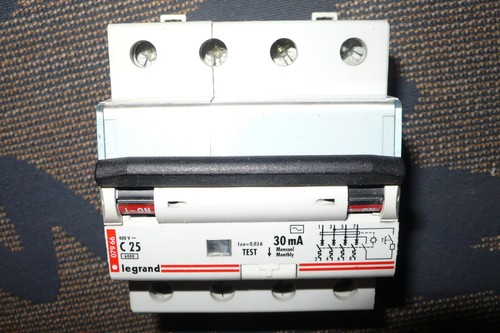 Disjoncteur differentiel tetra - disjoncteur,