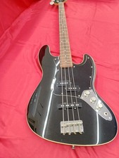 Guitare basse électrique