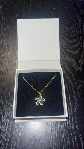 Collier pendentif trèfle