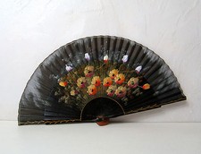 ancien éventail en bois et