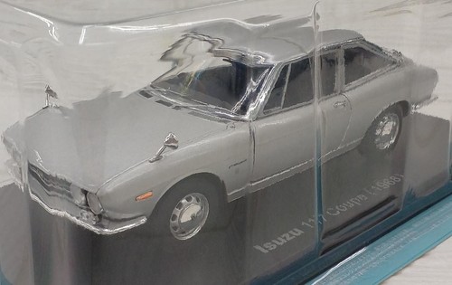 Hachette isuzu 117 coupe - 1/24,