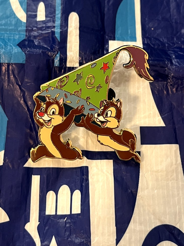 Disney pin trading - trading, &