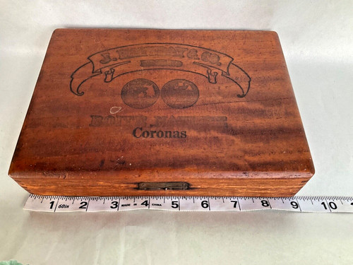 Vtg wood cigar box - j, &