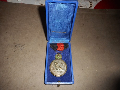 Medaille boite belge yzer - +,