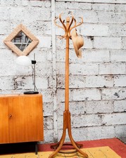 Max, le porte-manteau