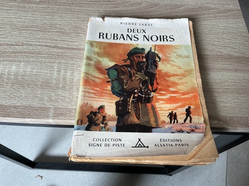 Deux rubans noirs pierre - noirs, -pierre
