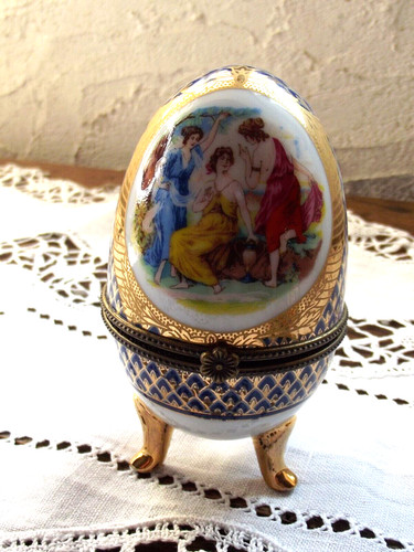 Oeuf porcelaine tripode - en,