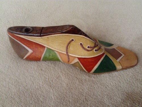 Forme chaussure peinte à - de,