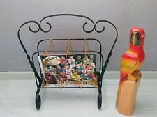 Wrought iron and scoubidou magazine rack