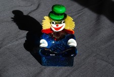 MURANO CLOWN ASSIS DANS UN