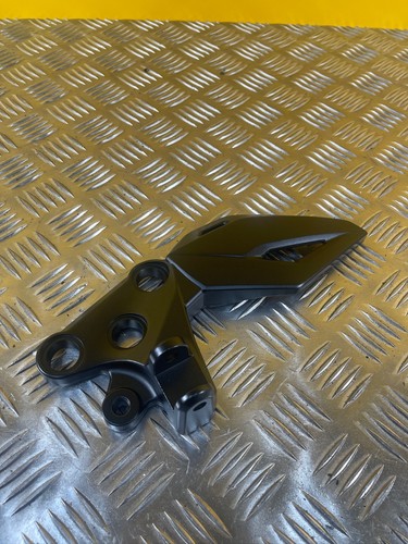 Platine repose pieds - , avant