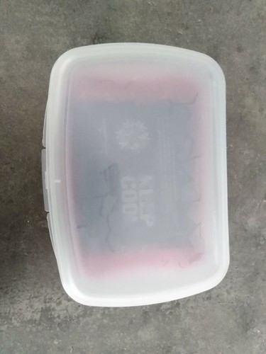Tupperware avec réservoir