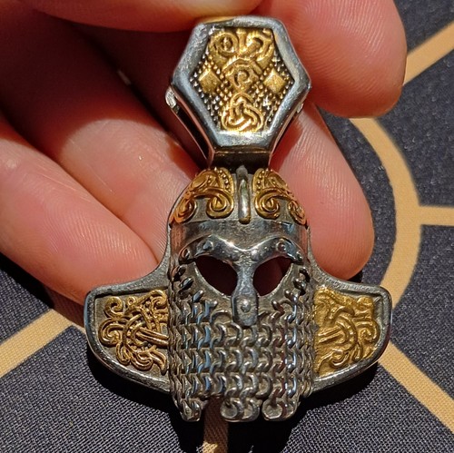 Pendentif casque