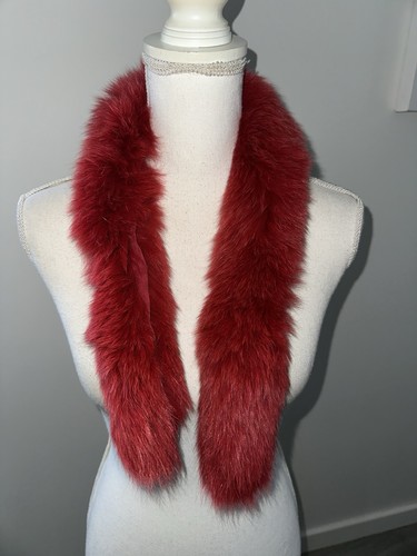 Col rouge fourrure - col, en