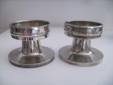 Paire de bougeoirs en métal