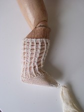 Poupée ancienne : chaussettes