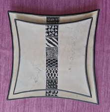 DEUX TRES JOLIS PLATS CARRES