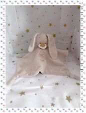 ⑯- Doudou Plat Carré Lapin