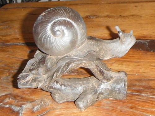 Escargot sur branche sculpté - sur,